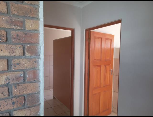 80M² BUILDING TO LET IN APEX